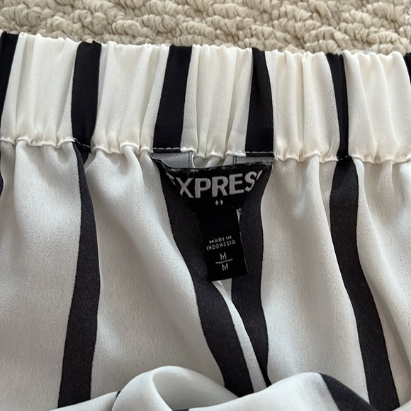 Express off the shoulder top - Picture 2 of 2